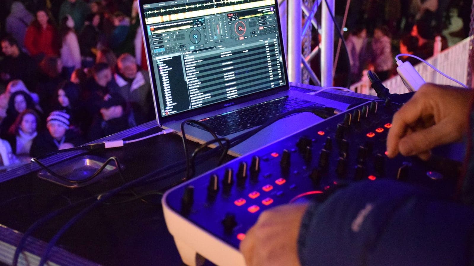 El 91 % de los festivales franceses tuvo dificultades en 2026 con una ocupación media del 77 %: el problema no está en la taquilla